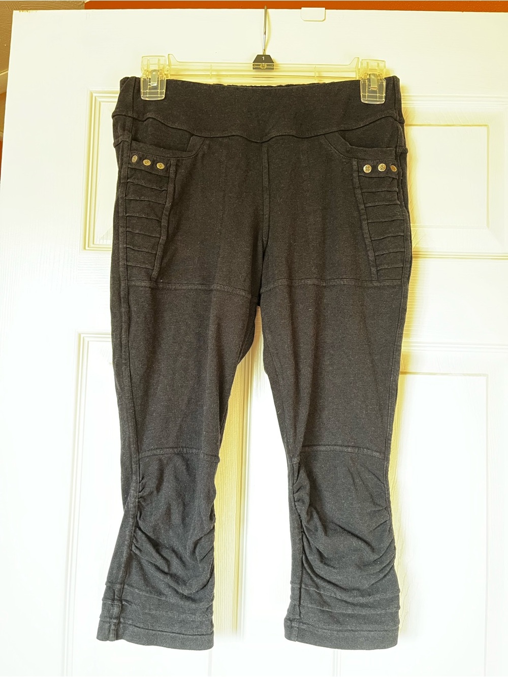 Women's Black Cropped Leggings with Pocket Detail